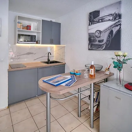 Apartment Le Kate-500m Plage-terrasse Verrière Côte D’azur
